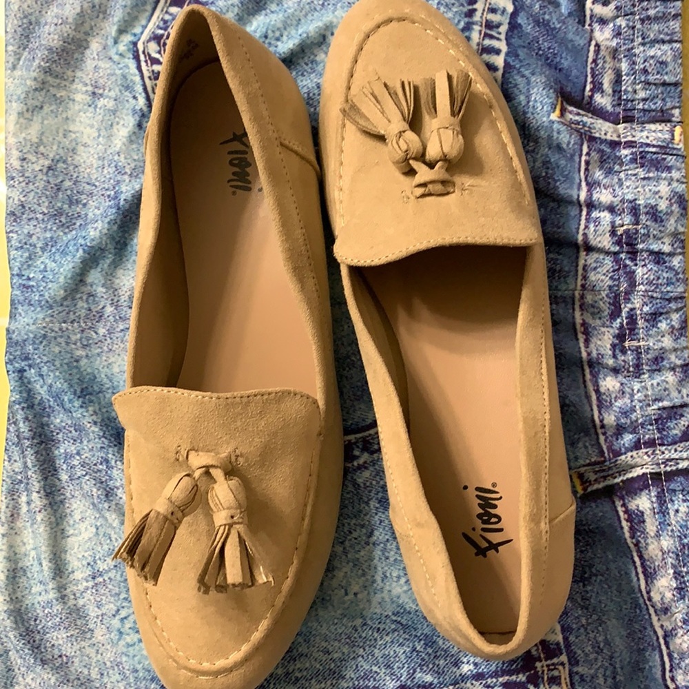 Beige Loafers with tassels